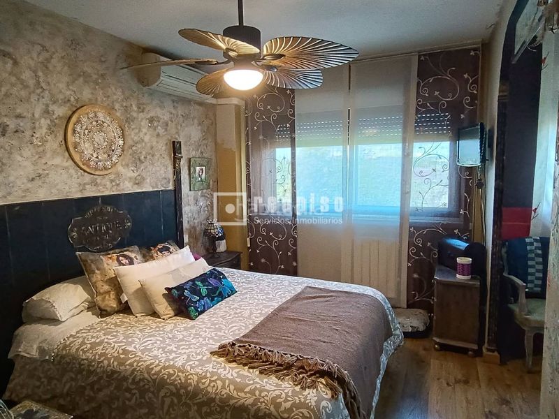 Foto e3d46cd2-3c42-48a4-ade8-952c7c611a1c. Piso  de 4 dormitorios en valderrivas de renta libre en Madrid