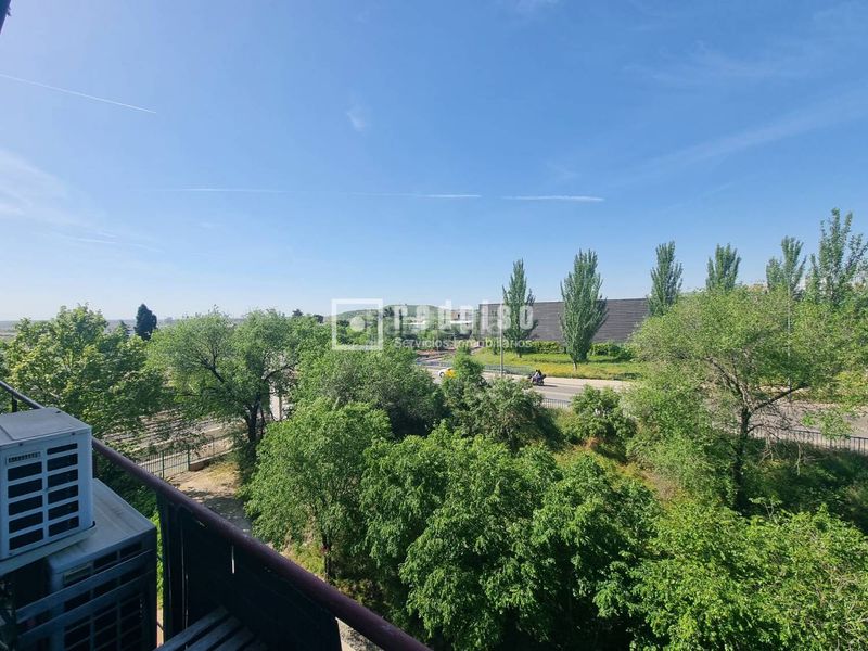 Foto 15dc3f81-65e1-40d6-8f5e-c3f3691f8dac. Duplex con riscaldamento parcheggio in Ambroz Madrid