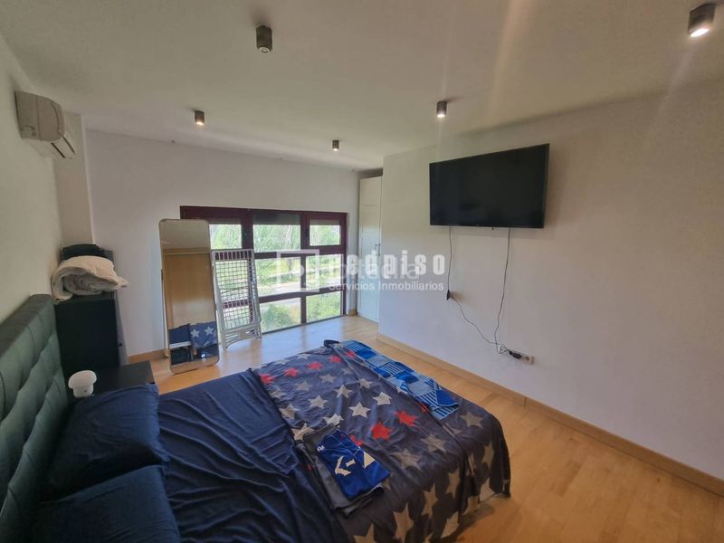 Foto 5546eebf-3cab-4c42-8b3c-8489fe4d4c38. Duplex con riscaldamento parcheggio in Ambroz Madrid