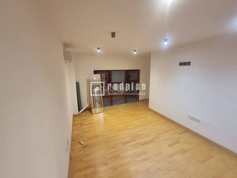 Foto 59b71f7f-ef4d-4f7e-afe3-27d33dcb3bf1. Duplex with heating parking in Ambroz Madrid