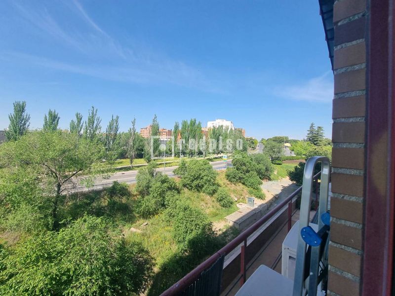 Foto dc0070c9-2b2b-49f3-89e2-a8f1c7e6a1d8. Duplex con riscaldamento parcheggio in Ambroz Madrid