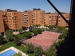 Pis  De la dehesa de vic�lvaro. Piso de 4 dormitorios en renta libre valderrivas. urb. con pisci