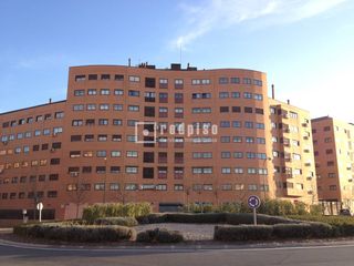 Pis  De la dehesa de vicálvaro. Piso de 4 dormitorios en renta libre valderrivas. urb. con pisci