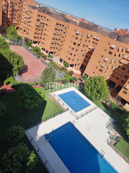 Foto 3364646f-ddf6-4536-9361-041c06ee0af0. Pis amb calefacció aparcament piscina a Valdebernardo-Valderribas Madrid