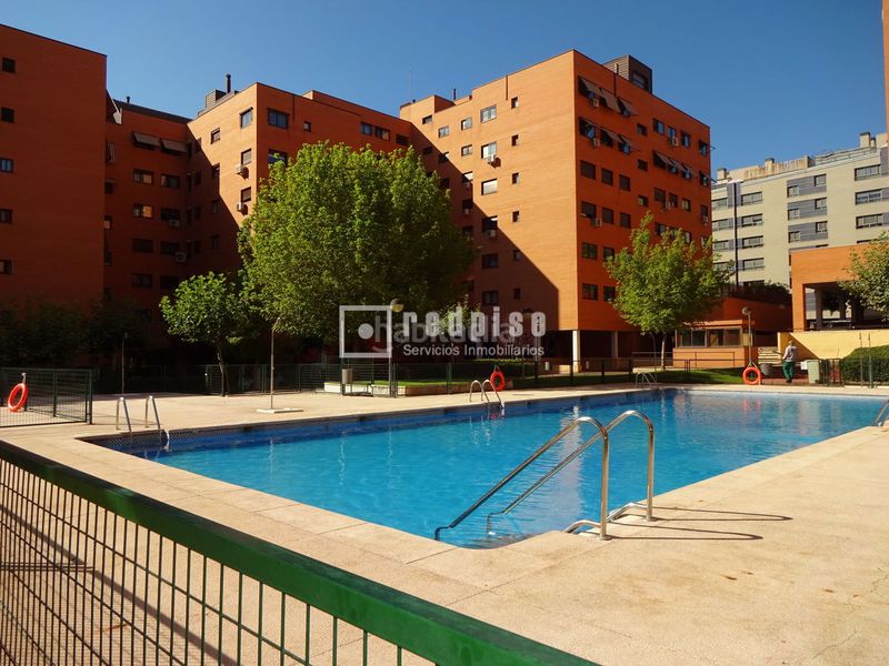 Foto 8fff22fc-970e-4717-885d-c2467d8f0b7f. Pis amb calefacció aparcament piscina a Valdebernardo-Valderribas Madrid