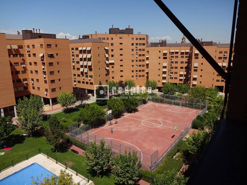 Foto ebc25254-353e-4f58-a673-11c5afc4a4fe. Pis amb calefacció aparcament piscina a Valdebernardo-Valderribas Madrid
