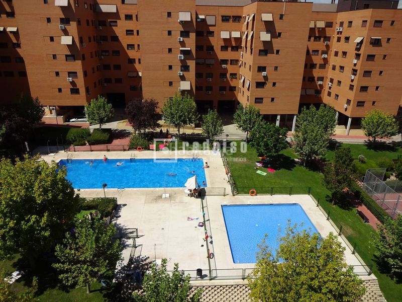 Foto f9377502-fe55-41c9-acd0-dfd8d6d31791. Pis amb calefacció aparcament piscina a Valdebernardo-Valderribas Madrid