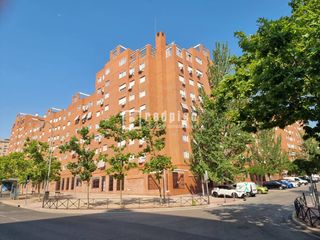 Pis  Del molino viejo. Piso de 3 dormitorios antes 2, 1 baño, pg y trastero. urb. con p