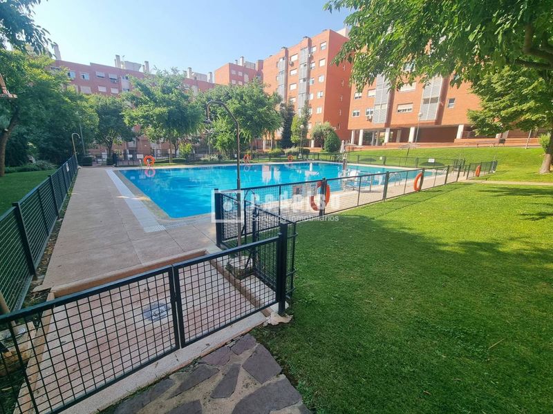 Foto 1e47b0cc-e566-43ae-a974-2c5cf36994d7. Pis amb calefacció aparcament piscina a Valdebernardo-Valderribas Madrid