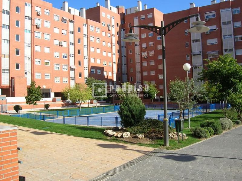 Foto 2ba18bf8-51a5-41fc-b5df-57aa40566762. Pis amb calefacció aparcament piscina a Valdebernardo-Valderribas Madrid