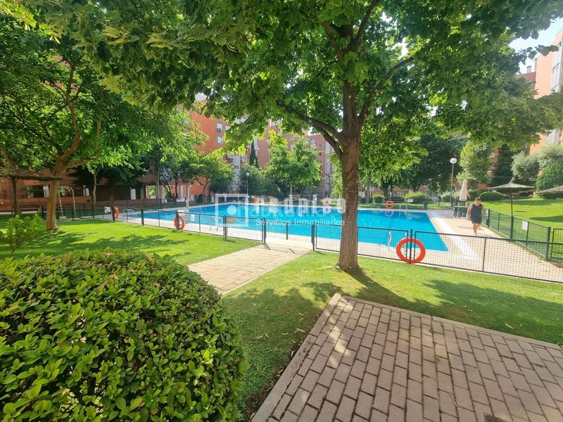 Foto 4f69aa14-9537-4c56-be8e-a3d22407432f. Pis amb calefacció aparcament piscina a Valdebernardo-Valderribas Madrid