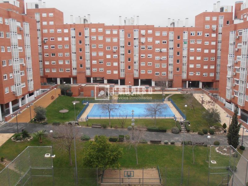 Foto c9d22bfd-03cd-40b3-885a-b3fc67494b92. Pis amb calefacció aparcament piscina a Valdebernardo-Valderribas Madrid