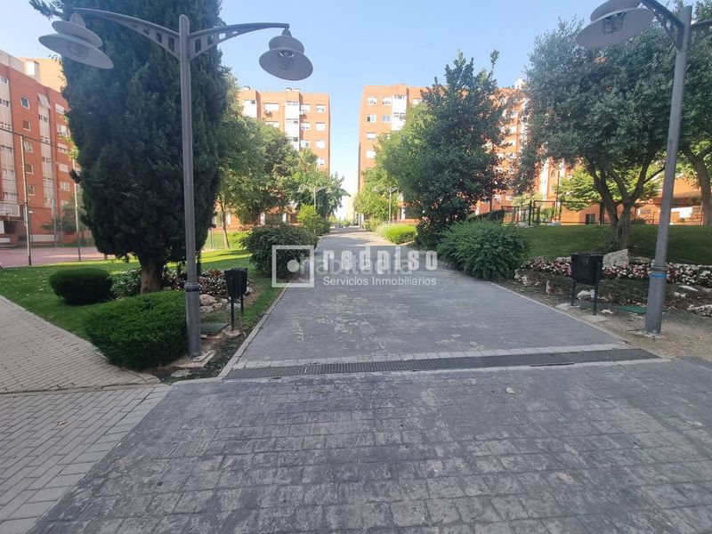 Foto f7a4ac14-195a-417e-bec9-aeba4a1a7733. Pis amb calefacció aparcament piscina a Valdebernardo-Valderribas Madrid