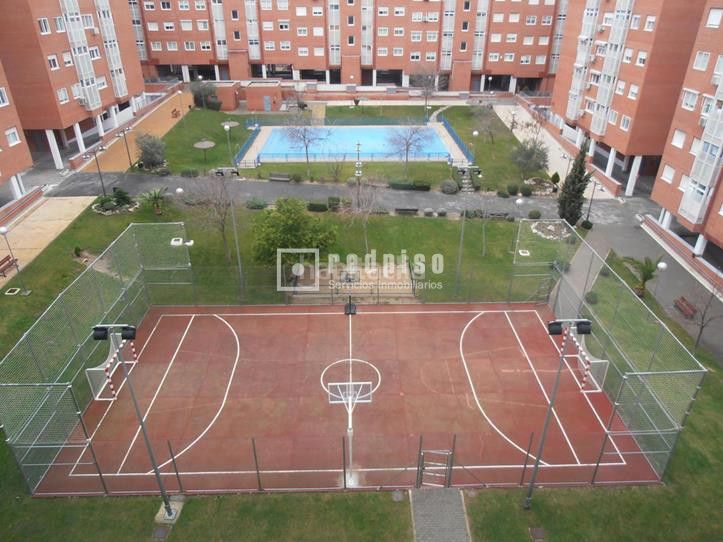 Foto fc585e97-1eeb-47fa-8472-7e33769317a0. Pis amb calefacció aparcament piscina a Valdebernardo-Valderribas Madrid