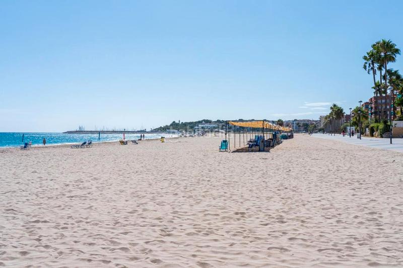 Foto 1d86a882-9820-454f-8bea-d37907dc4df3. Piso excelente ubicacion con vistas al mar-playa. acensor garaje a.a vcalefaccion terraza en Torredembarra