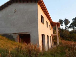 Chalet  Carrer de les hortènsies. Promoción de viviendas en riudarenes (girona)
