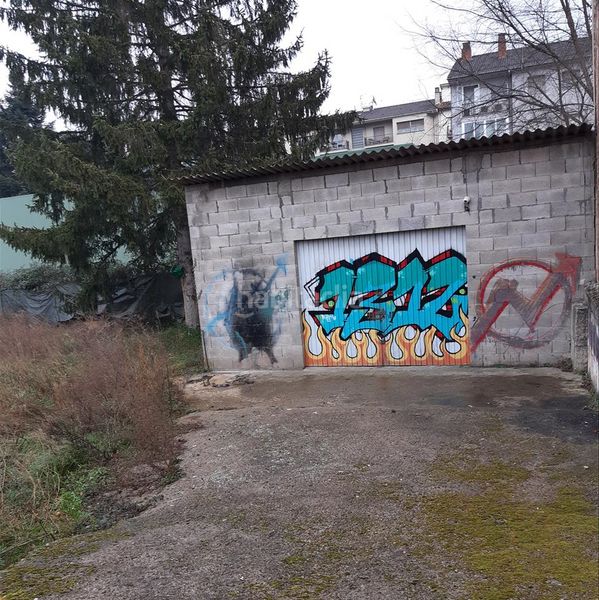 Foto 3dbf8fc0-76a7-40fc-aa64-1b9a247bb2dd. Area edificabile industriale in Olot