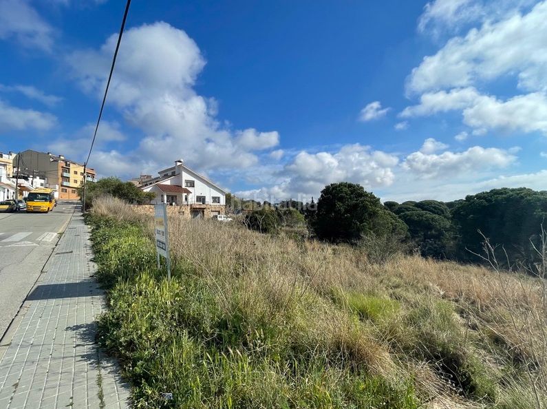 Foto 45353f8c-e72e-40d9-96f4-a701475704f1. Terreny residencial a Mont Ferrant-Joan Carles I Blanes