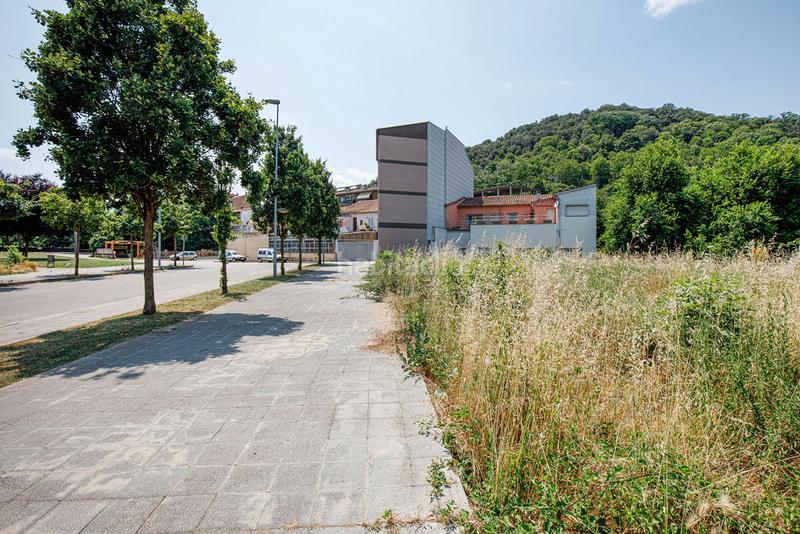 Foto 02e94d27-1a4a-49c2-a60c-ad19b618a610. Terreny residencial a Olot