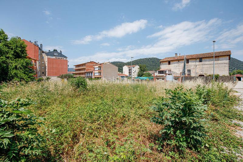 Foto acf6fe30-3f49-4caf-9b48-66669d00edb4. Terreny residencial a Olot