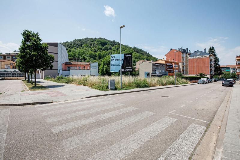Foto cd0d1681-ab08-419e-8814-ce55d7e87034. Terreny residencial a Olot