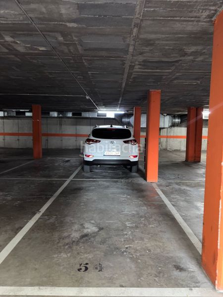 Foto 014aa485-21b9-43a6-92b7-7b47140d1fca. Parking voiture dans Palau Girona