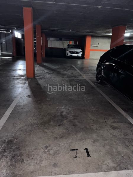 Foto b719bf00-7ed6-4bab-9c5a-60b6ea448504. Parking voiture dans Palau Girona
