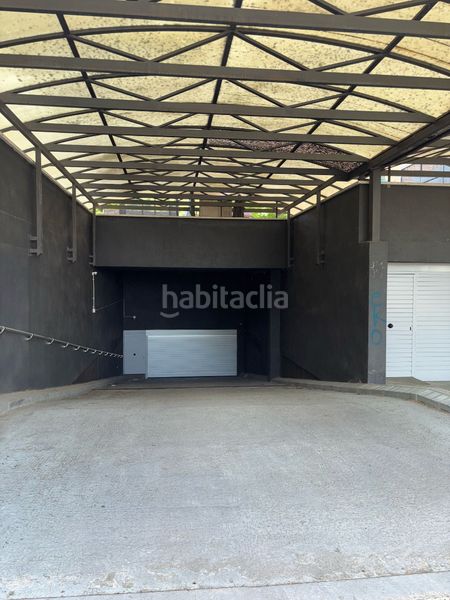 Foto f13f83bc-5d56-461b-ac0d-a11a031f6b8b. Parking voiture dans Palau Girona