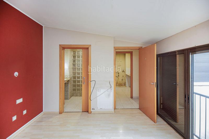 Foto 5be7f278-645e-4bfb-afe6-18cda45b9d15. Casa adosada en Barri Vell Salt