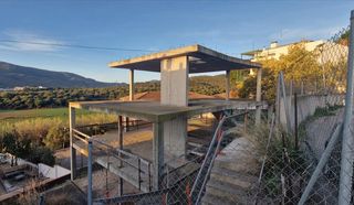 Gebäude  Carrer les aigües. Edificio en construcción paralizada en llançà