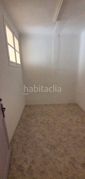 Foto 3b90bbe4-33c6-408b-80ed-b979f1edbed1. Edificio en Olot