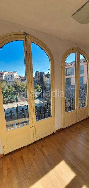 Foto df69dc15-8b3d-494c-9361-3e03b8716c8e. Edificio en Olot