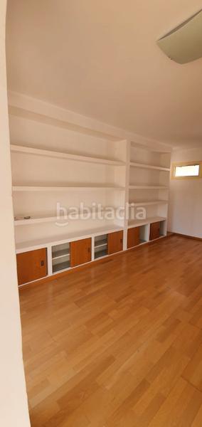 Foto e1996a9c-3115-4770-83ec-fb115c85c18c. Edificio en Olot