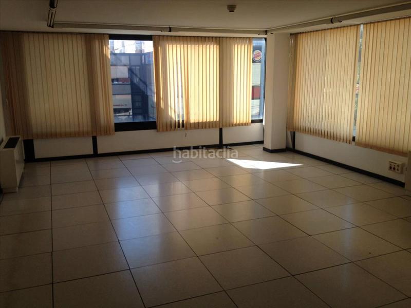 Foto ed5f3c29-a321-462c-8ef4-ddfa01365ffe. Office space with heating in La Nova Esquerra de l´Eixample Barcelona