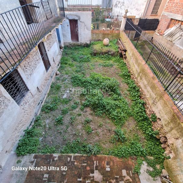 Foto 9863716d-53a9-40e5-b88f-5ff814c7dc8d. Edificio en Olot