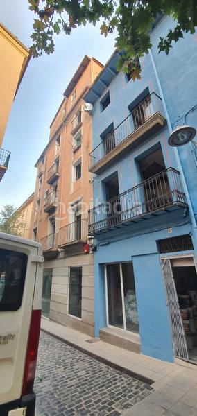 Foto bb4f1cbf-d8c0-4e94-8478-ec76d32d788a. Edificio en Olot