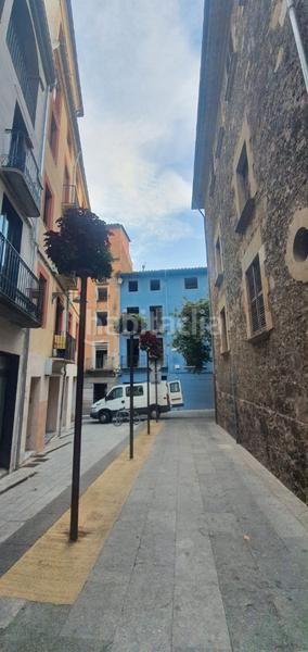 Foto de422541-902f-4ea5-9a6d-6eb90d02f668. Edificio en Olot
