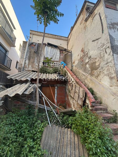 Foto 82ef2bcc-2f04-4d85-886e-aec220f3a28e. Terreny residencial a Eixample Sud-Migdia Girona