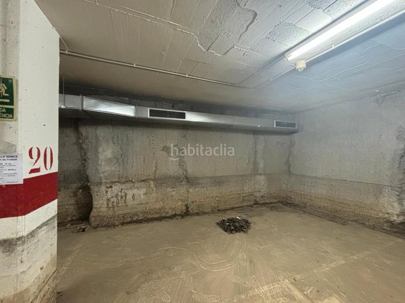 Foto cf398f66-8c5d-47ae-9d83-310d7c1bfbd3. Parking voiture dans Veïnat Salt