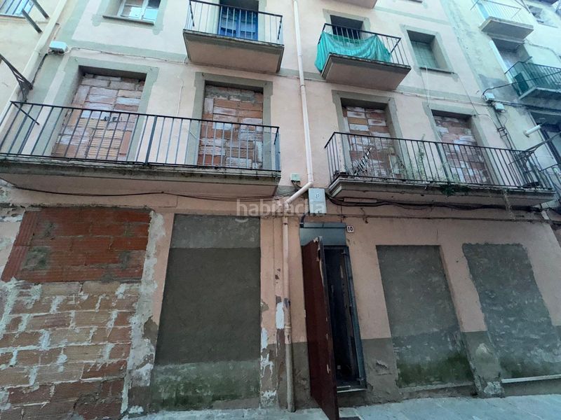 Foto 420069fe-0f34-48be-955d-ab12ffb12c58. Edificio in Olot