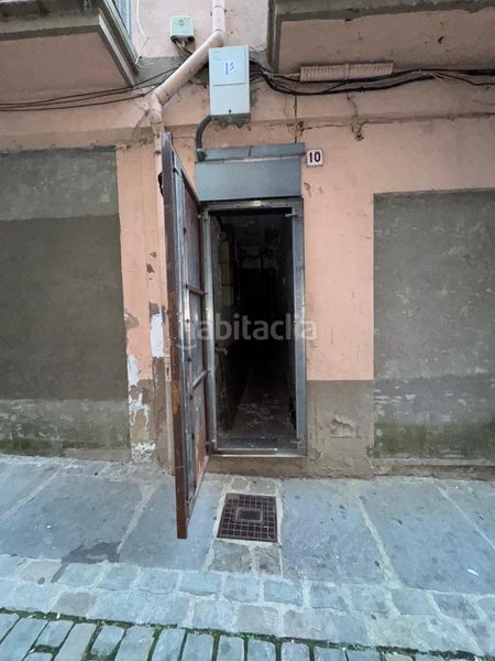 Foto 96f49271-a1ef-460e-a30d-ea99927a319c. Edificio in Olot