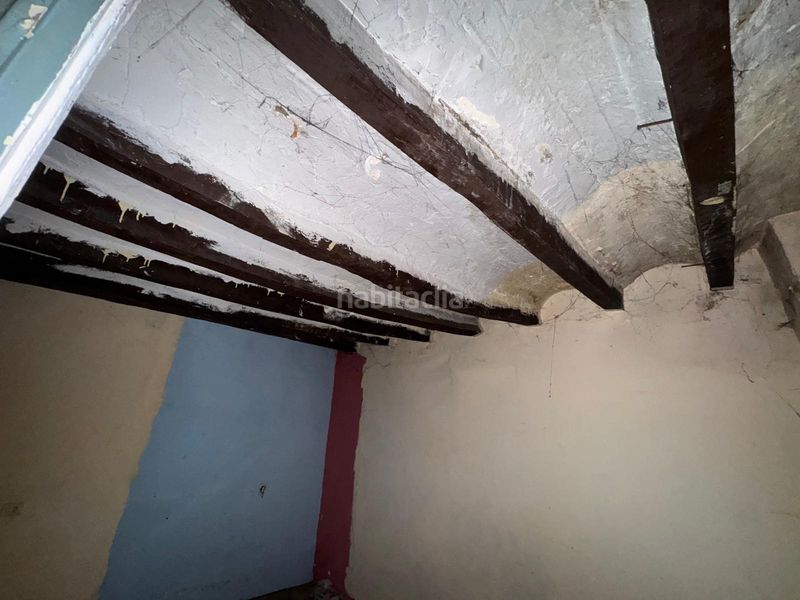 Foto 991c66da-ad85-46be-a5ba-ff5d10c9fd86. Edificio in Olot