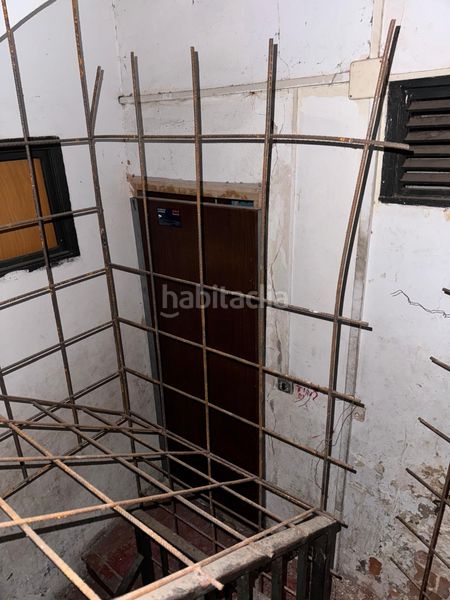 Foto a1c99dfe-d59e-4896-9ae4-54156fc0387a. Edificio in Olot