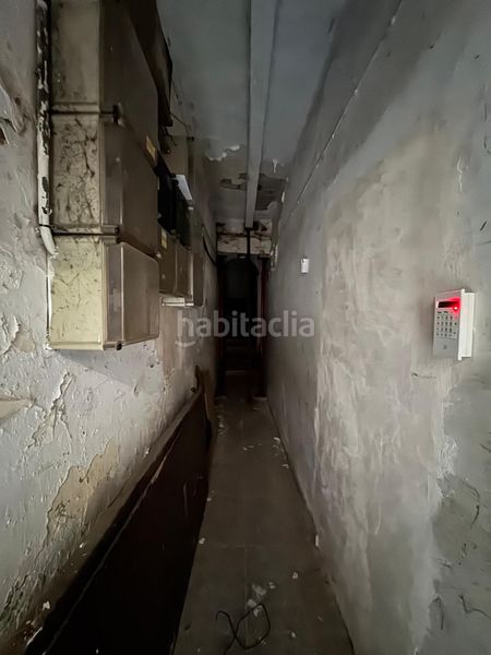 Foto a82da04d-de6e-4d27-946e-39f930da7847. Edificio in Olot