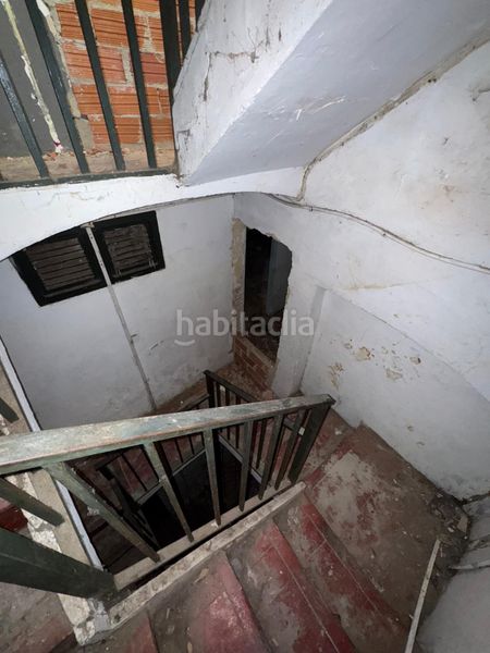 Foto bce6dc53-819f-47a4-b1b4-8f67298f5834. Edificio in Olot