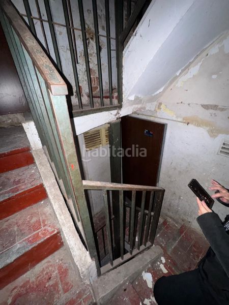 Foto cbd1014a-31b8-4b91-92d1-5d55ac5fef61. Edificio in Olot