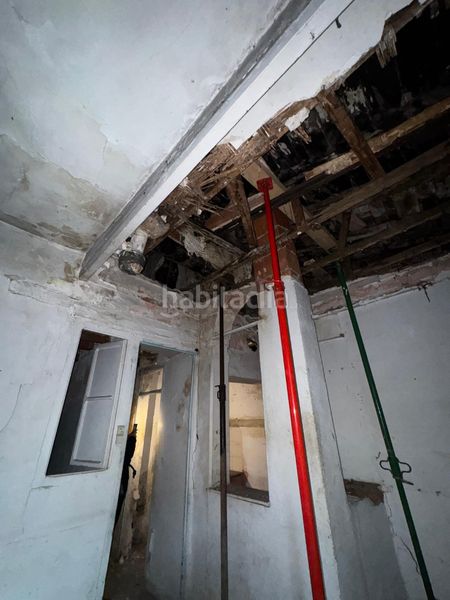 Foto f3c7befe-5ae4-487b-b01c-85fe919e87d9. Edificio in Olot