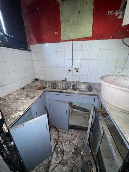 Foto f949b92a-f76c-4767-9285-2125fb180c85. Edificio in Olot