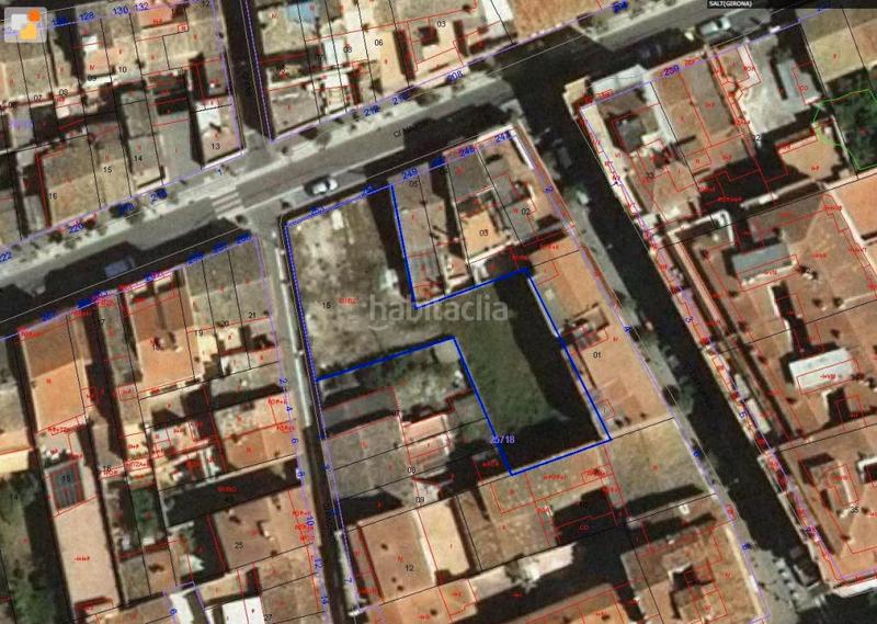 Foto c7595eaa-e4a1-40df-aa92-b5bc78666248. Terreno residenziale in Centre Salt