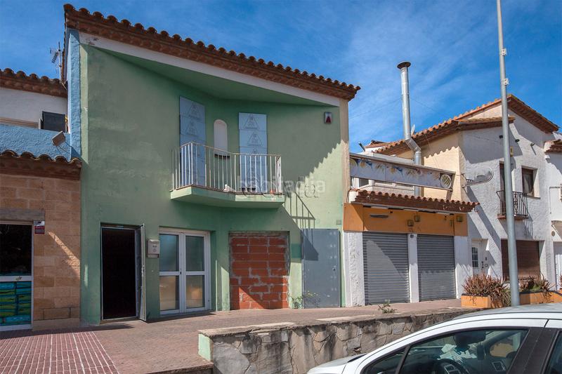 Foto 9fd8bb2f-bdec-4bea-b5e3-d9071a1c63cc. Edifici a Castelló d´Empúries